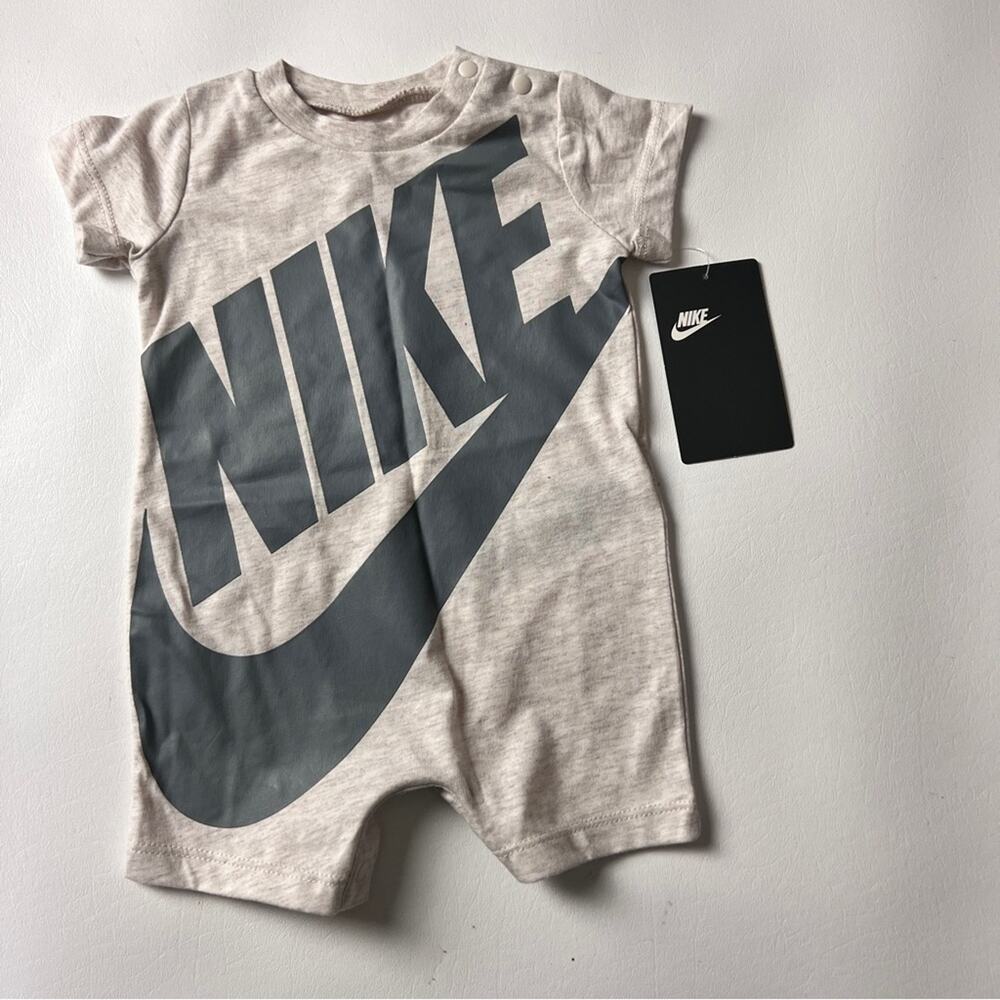 Nike Baby  Athletic Sporty Short Sleeve Logo Swoosh Closure Snap One Piece Sz 3M
